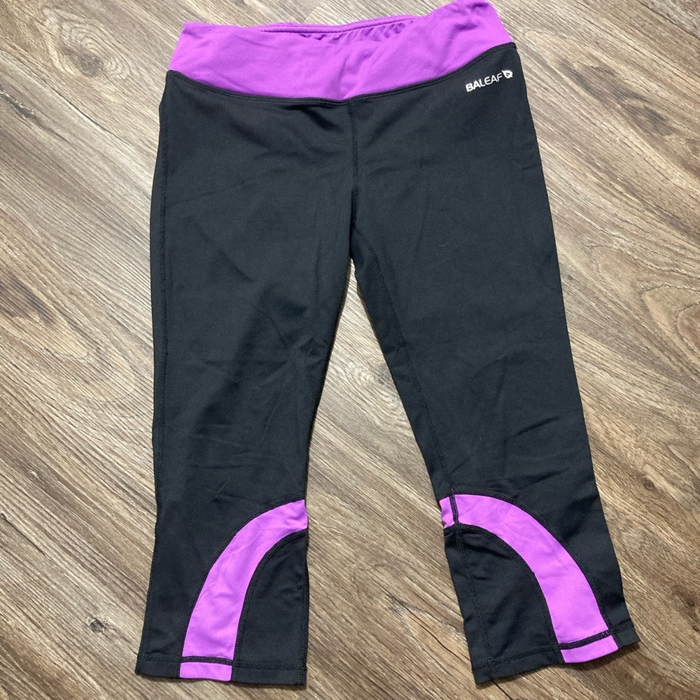 Baleaf Black and Purple Cropped Yoga Leggings
